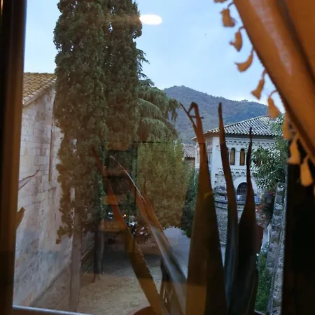 El Pati De L'anna Besalú